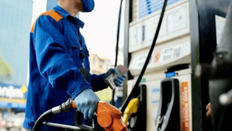 Giá xăng trong nước có thể tiếp tục tăng nhẹ