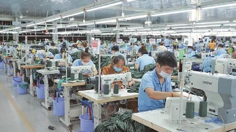 Khó khăn trong năm 2023: Kịch bản nào để ngành dệt may vượt qua thách thức?