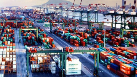 Bất chấp suy giảm xuất nhập khẩu, xuất siêu vẫn đạt hơn 4 tỷ USD