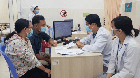 Số ca mắc Covid-19 gia tăng: Làm sao để phân biệt với các bệnh hô hấp khác, làm gì khi mắc bệnh?