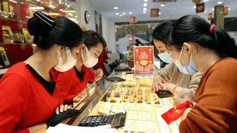 Người Việt mua ít hơn 2,4 tấn vàng trong quý I/2023, nguyên nhân do đâu?