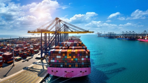 Việt Nam xuất siêu 7,55 tỷ USD nhưng nỗi lo còn đó