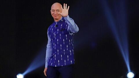 Jeff Bezos mua 1 cổ phiếu Amazon