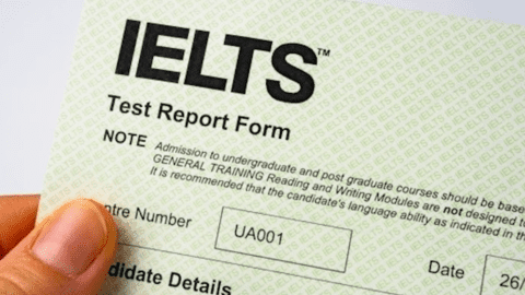 Học sinh bức xúc IELTS 8.0 vẫn không được miễn thi ngoại ngữ tốt nghiệp THPT