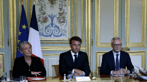 Tổng thống Pháp Macron như “đang đi trên dây” dù bạo loạn đã dịu đi