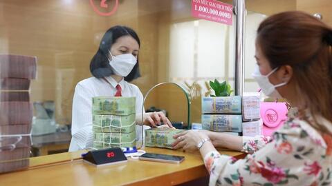 Tiền gửi ngân hàng cao kỷ lục: Sức hấp thụ vốn yếu
