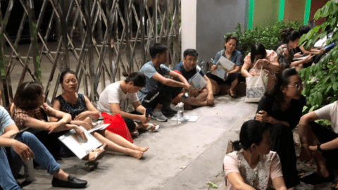 Làm thế nào để chấm dứt cảnh xếp hàng xuyên đêm xin học lớp 10?