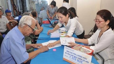 Hôm nay bắt đầu trả lương hưu, trợ cấp theo mức mới