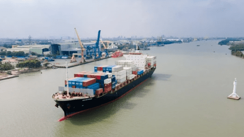 Doanh nghiệp sở hữu đội tàu container hàng đầu Việt Nam: Chiếm gần 40% sức chở trong ngành vận tải container toàn quốc