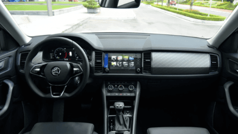 Xe cho gia đình: Chọn xe điện VinFast VF 8 hay xe mới Skoda Kodiaq?