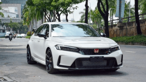Thêm 1 người Việt chi 2,4 tỷ mua ‘Civic số sàn’ – tổng bán ra đã là 18 chiếc