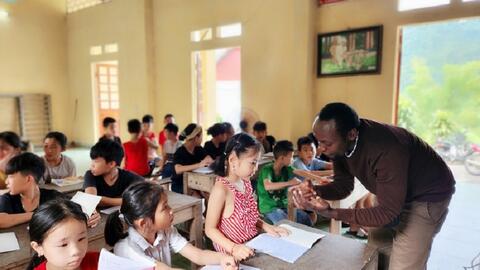 Giáo dục đào tạo liên kết tiếng Anh trong trường học: Chương trình dạy liên kết đang bị “thả nổi”?