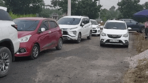 Bất động sản ấm dần, cò đất lại đua nhau tung chiêu 'săn' khách