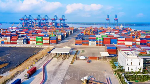 Xuất khẩu ngược dòng tăng tốc