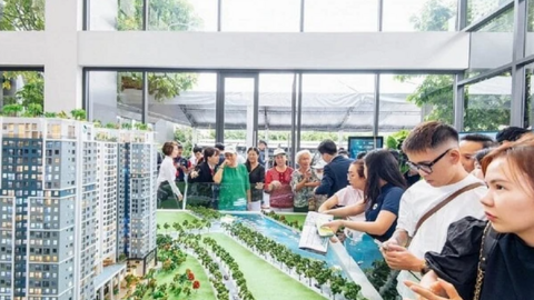 Môi giới bất động sản “chạy đua” với Tết: “Không dám nghĩ tới thưởng, chỉ mong nhận đủ tiền hoa hồng”
