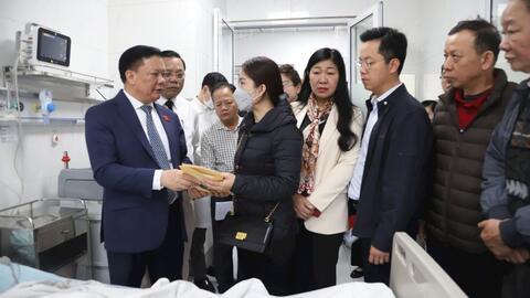 Bí thư Thành ủy thăm, động viên nạn nhân vụ cháy tại Hàng Lược