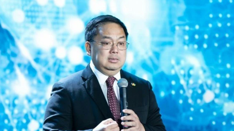 Ông Hoàng Nam Tiến: “Tôi có đủ gạch đá xây 3 tòa nhà FPT chỉ vì phát biểu cần làm việc 12 – 14 tiếng/ngày”