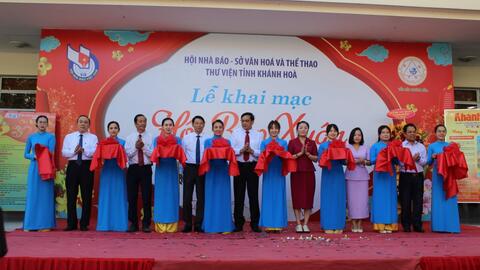Hội báo Xuân Giáp Thìn Khánh Hòa thu hút hơn 250 đầu báo