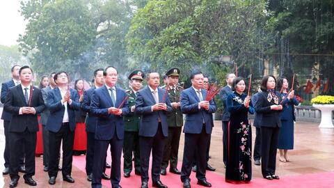 Lãnh đạo thành phố dâng hương tưởng nhớ các vị liệt tổ, liệt tông