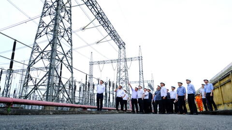 Nâng cao năng lực truyền tải điện, vận hành an toàn mạch 500kV liên kết Trung - Bắc