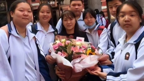 Sau khi tốt nghiệp, tại sao "học sinh giỏi" thường ít thăm thầy cô cũ hơn "học sinh kém"? Giáo viên đưa ra 3 lý do gây tranh cãi