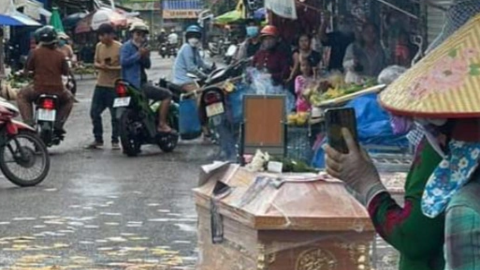 Khởi tố 18 bị can trong vụ mang quan tài đòi nợ chủ hụi
