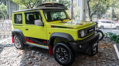 Suzuki Jimny bán 'kèm lạc' lên gần 1 tỷ đồng