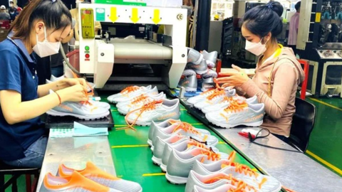 Ngành giày da, dệt may: Thay đổi để giữ thị trường