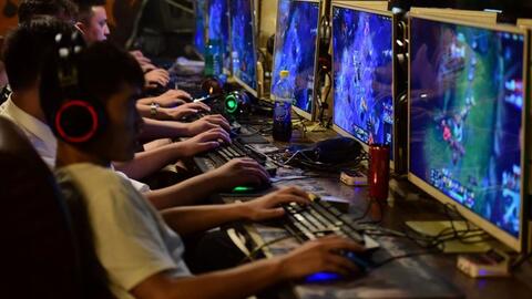 Cha mẹ nên làm gì khi con nghiện game?