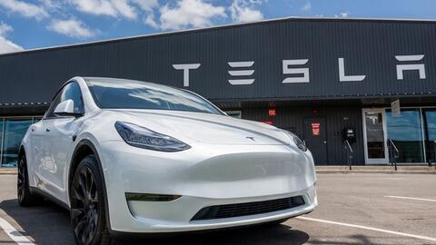 Elon Musk khiến nhà đầu tư hoang mang tột độ: Tuyên bố tương lai của Tesla không phải nằm ở việc bán ô tô điện, đặt cược vào một thứ 'thú vị hơn nhiều'