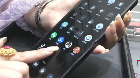 Chi gần 100 triệu mua điện thoại Vertu, người phụ nữ đòi trả lại hàng ngay lập tức vì máy quá “đơ lag”