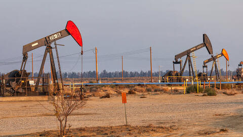 Dầu giảm nhẹ khi OPEC+ trì hoàn kế hoạch tăng sản lượng