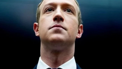 Mark Zuckerberg đang tốn 10.000 USD sản xuất 1 thứ, không còn muốn phụ thuộc vào điện thoại Apple, Google