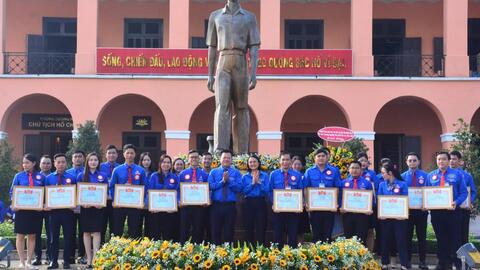 Tuyên dương gương cán bộ trẻ giỏi và trao giải thưởng Nguyễn Văn Trỗi