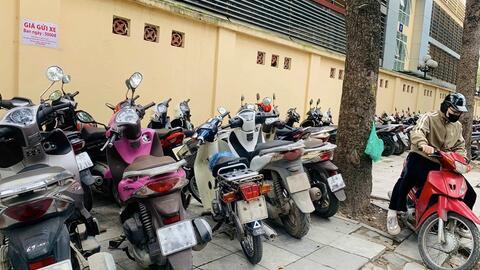 Loạn giá trông, giữ xe đến bao giờ?