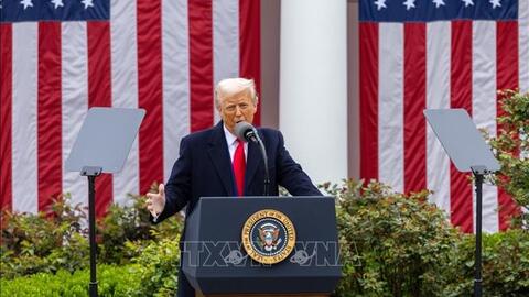 Tổng thống D. Trump ký lệnh hành pháp nhằm giảm giá thuốc