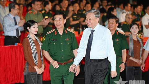 Tổng Bí thư Tô Lâm dự chương trình nghệ thuật “Đất nước trọn niềm vui”