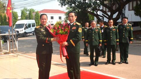 Đại tướng Phan Văn Giang gặp Bộ trưởng Bộ Quốc phòng Lào