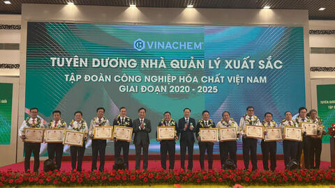 Ông Ngô Văn Đông được vinh danh Nhà lãnh đạo xuất sắc của Tập đoàn Hoá chất VN