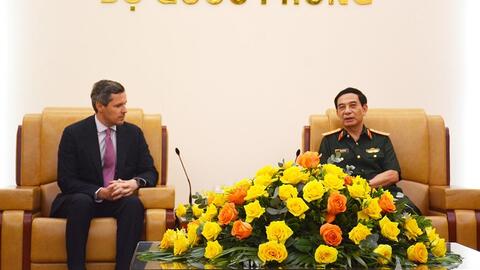 Bộ trưởng Phan Văn Giang tiếp Quốc vụ khanh Quốc phòng Italy