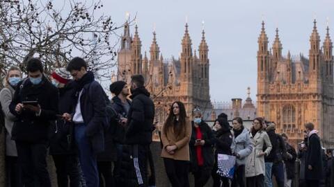 Nhân viên y tế tại Anh: Lương hơn 100USD/giờ vẫn thiếu nhân sự