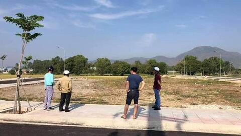 Đất nền vẫn nắm giữ “ngôi vương”, giá đất liên tục “phi mã”