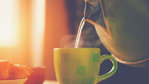 Người Nhật có tuổi thọ cao bậc nhất thế giới, bí quyết của họ gói gọn trong 3 loại nước mà Việt Nam bán rất rẻ