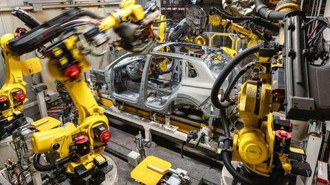 Thị trường ô tô toàn cầu náo loạn do khủng hoảng ở Ukraine, giá dự báo sẽ tăng