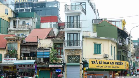 Khách sạn trăm tỷ không bóng khách, mặt tiền thành quán trà đá