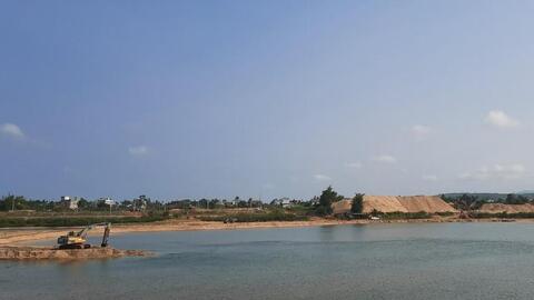 Quảng Ngãi: Phát hiện 2 doanh nghiệp khai thác cát lậu trên sông Vệ