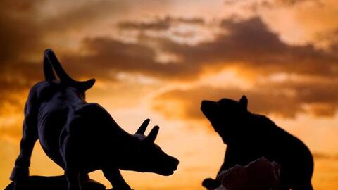 Nhóm Ngân hàng, Bất động sản đồng loạt điều chỉnh, VN-Index gặp khó trước đỉnh 1.535 điểm