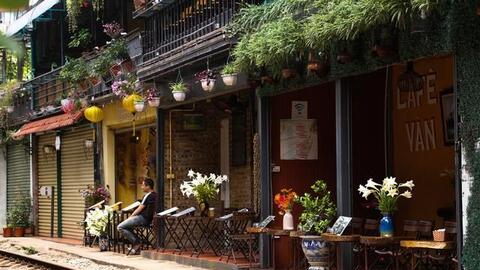 Phố cà phê đường tàu 'rục rịch' mở cửa trở lại