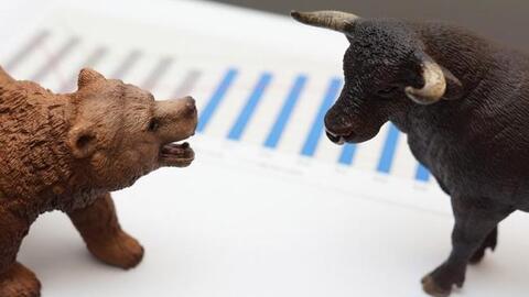 Nhiều nhóm cổ phiếu hồi phục, VN-Index tăng hơn 7 điểm với thanh khoản thấp