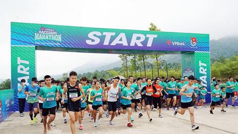 Hơn 1.000 VĐV hoàn tất hai cự ly 5km – 10km tại giải chạy VPBank Bắc Giang Marathon lần thứ hai